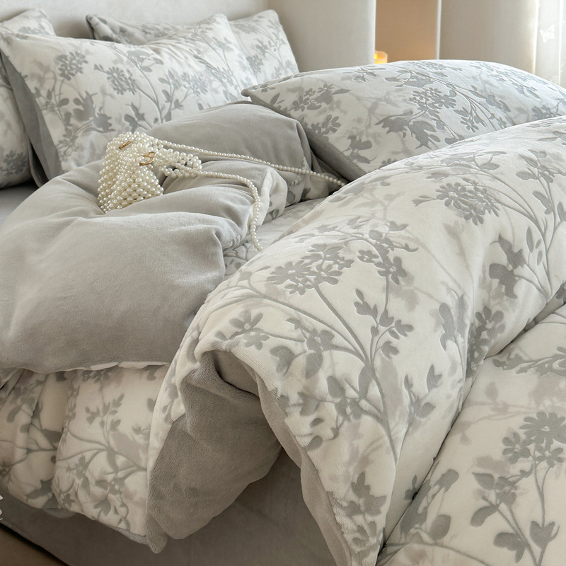 Luz de lujo americano tallado sábanas de seda de cuatro piezas de seda de coral de cuatro piezas de seda de leche de cuatro piezas de sábanas de seda de bebé sábanas de cama