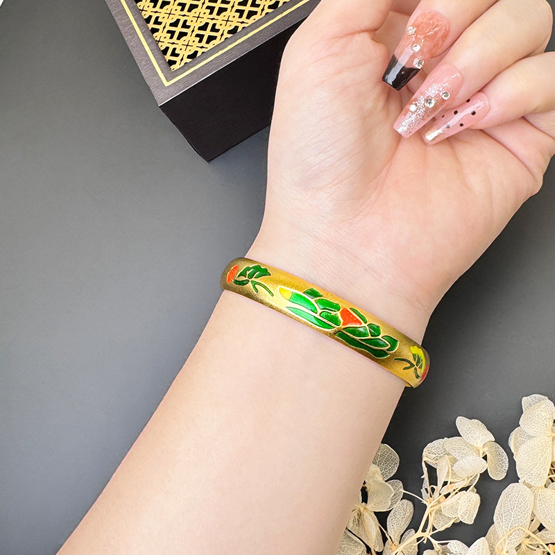 El brazalete de herencia de la antigua ley de oro de arena de Vietnam no se desvanecerá durante mucho tiempo.