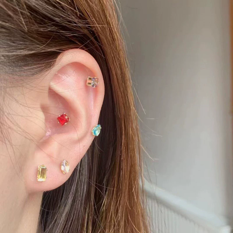 Серьги из циркония, дизайн фуксия, тренд сезона