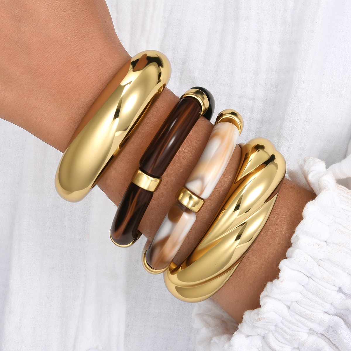 Europa y América venta cruzada espejo amplio borde abierto brazalete personalidad CCB brillante brazalete acrílico conjunto de 4 piezas
