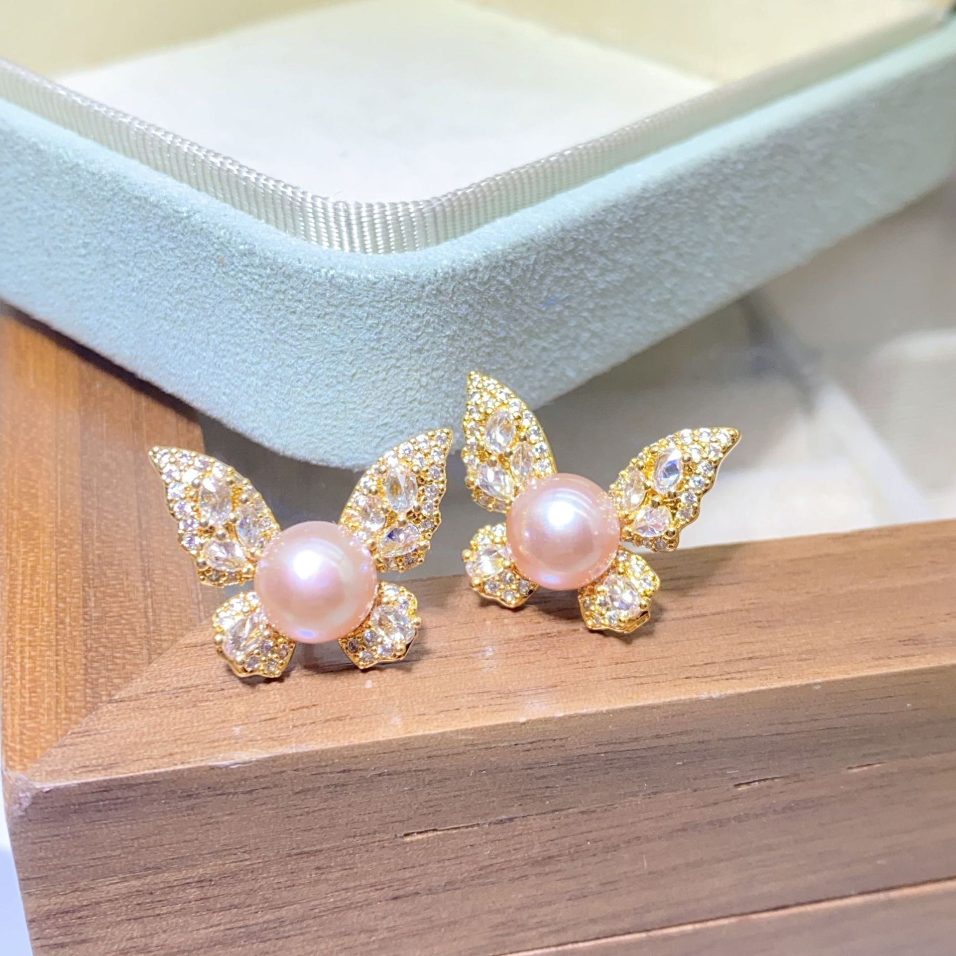 핑크 진주 귀걸이