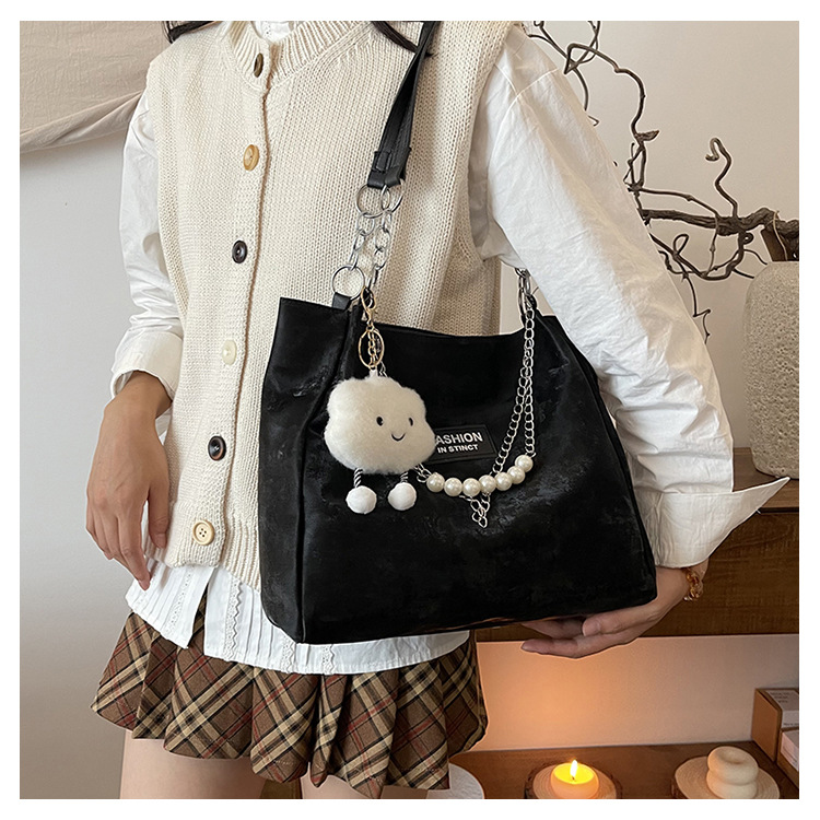 Large-capacity work commuting bag for women, new autumn 2024, versatile and fashionable beaded chain single-shoulder bag tote bag undefined