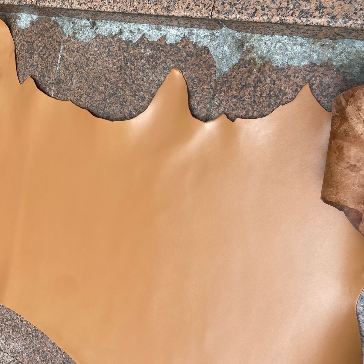 马鞍皮 头层牛皮 深杏色皮革皮料 牛皮面料