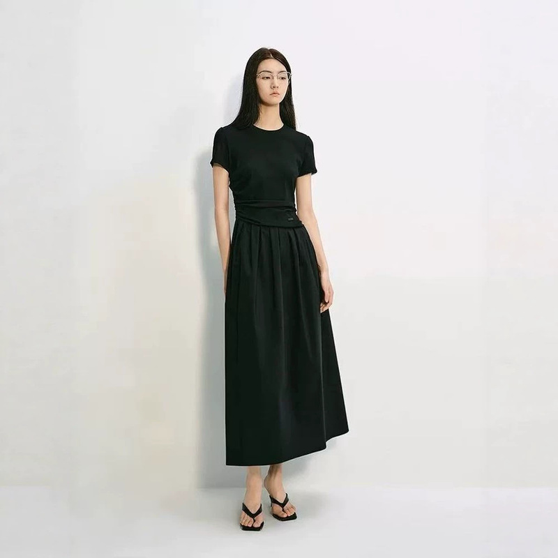 [Same Style as in the Mall] Pleated A-Line Long Dress with French Retro Style, Slimming Effect, New Summer 2026 Model 5280