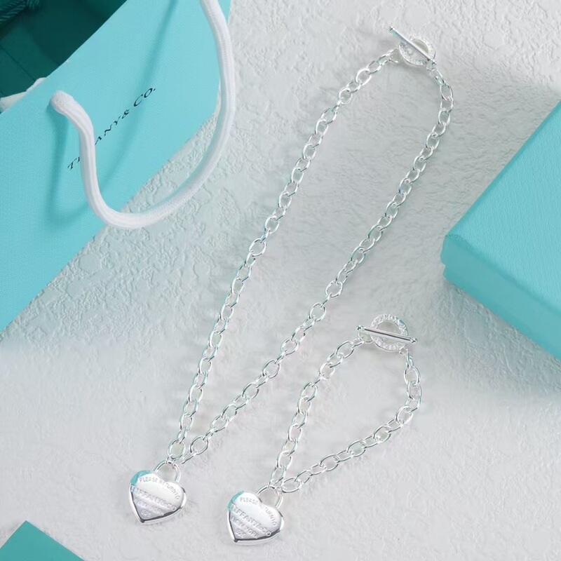 Pure Silver Love Heart Bracelet for Women, Simple and Elegant Heart-Shaped Pendant, Couple and Best Friend Jewelry, Wholesale New Fashion Versatile Style Pure Silver Love Heart Bracelet for Women, Simple and Elegant Heart-Shaped Pendant, Couple and Best Friend Jewelry, Wholesale New Fashion Versatile Style