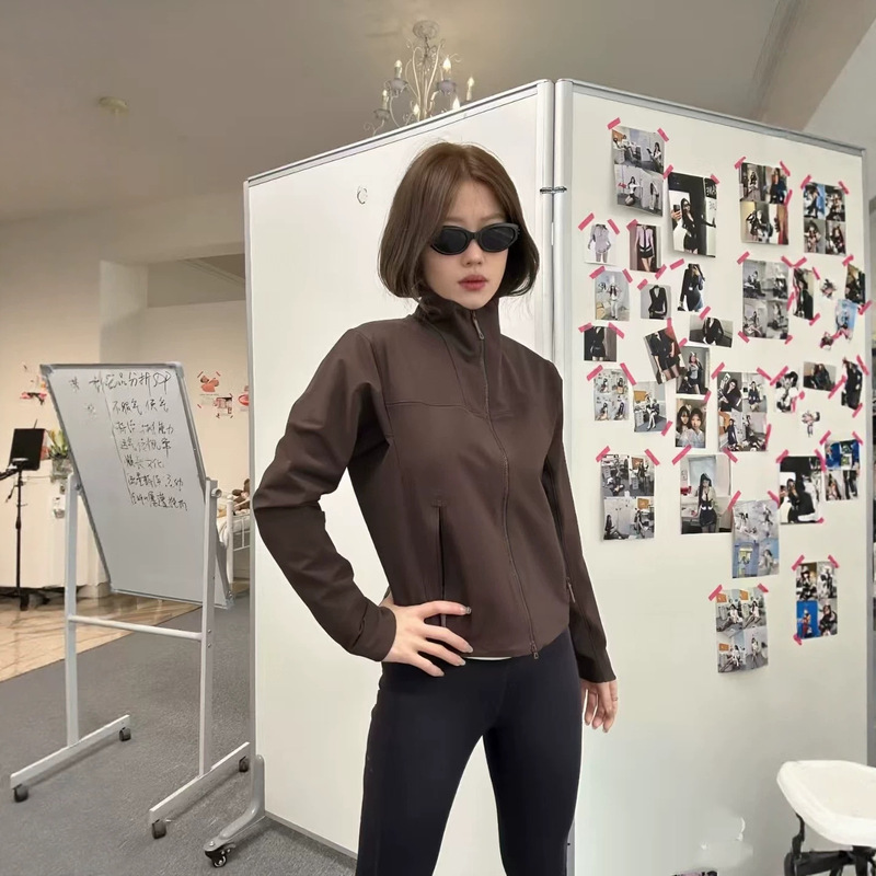 Item No. 530 Sun Lady Stand Collar Soft Shell Windproof Jacket Item No. 530 Sun Lady Stand Collar Soft Shell Windproof Jacket