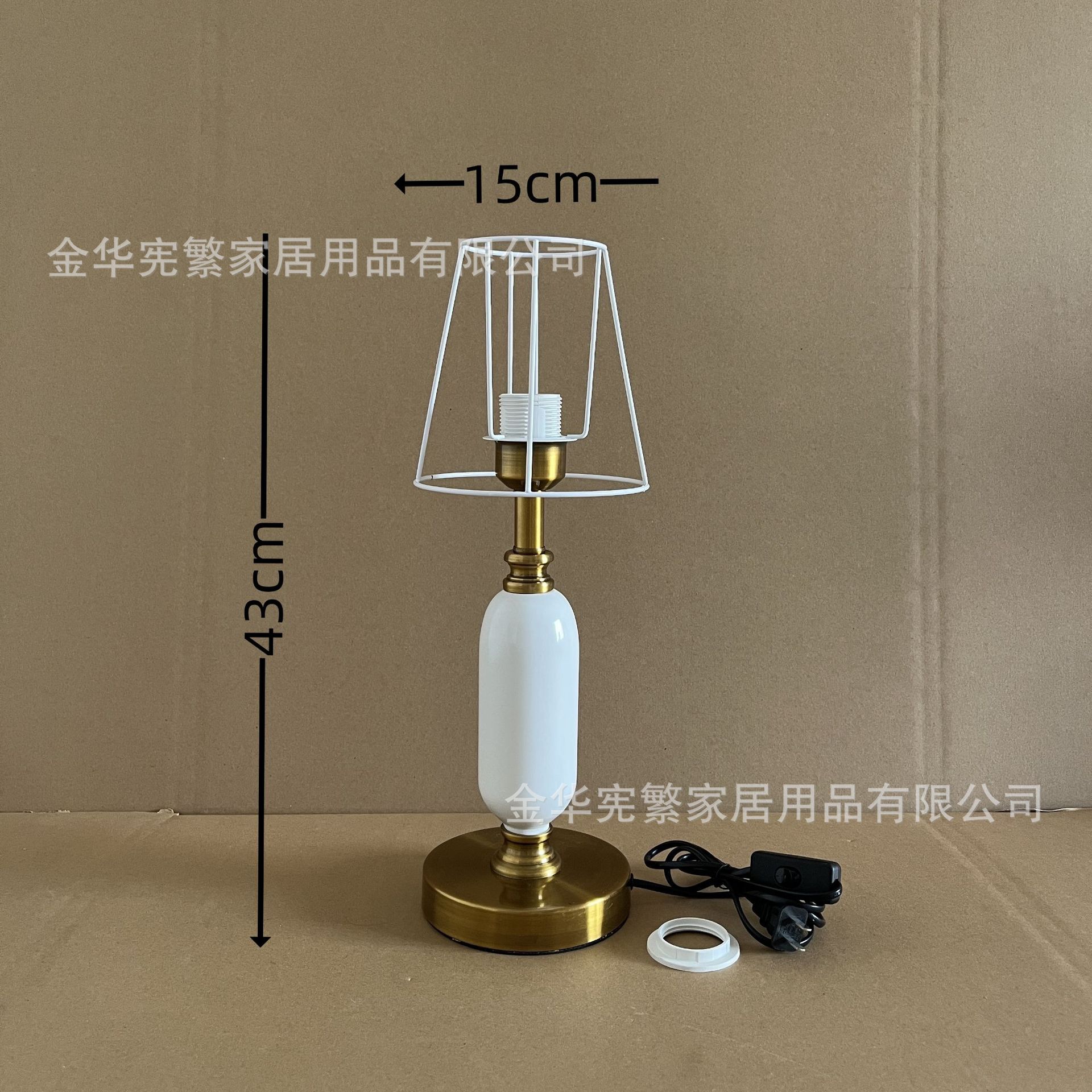 El pequeño libro rojo de estilo europeo retro recomienda la combinación de marco de hierro con base de melón de invierno de metal con botón de alambre de bricolaje para abrir