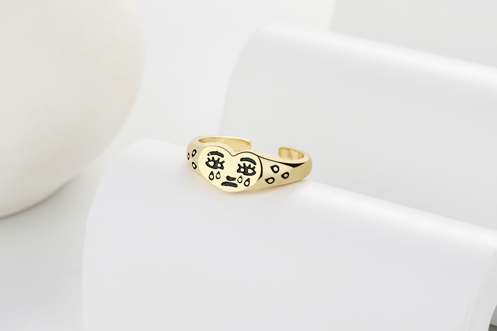 Retro Heart Shape Emoji Face Copper Rings 1 Piece