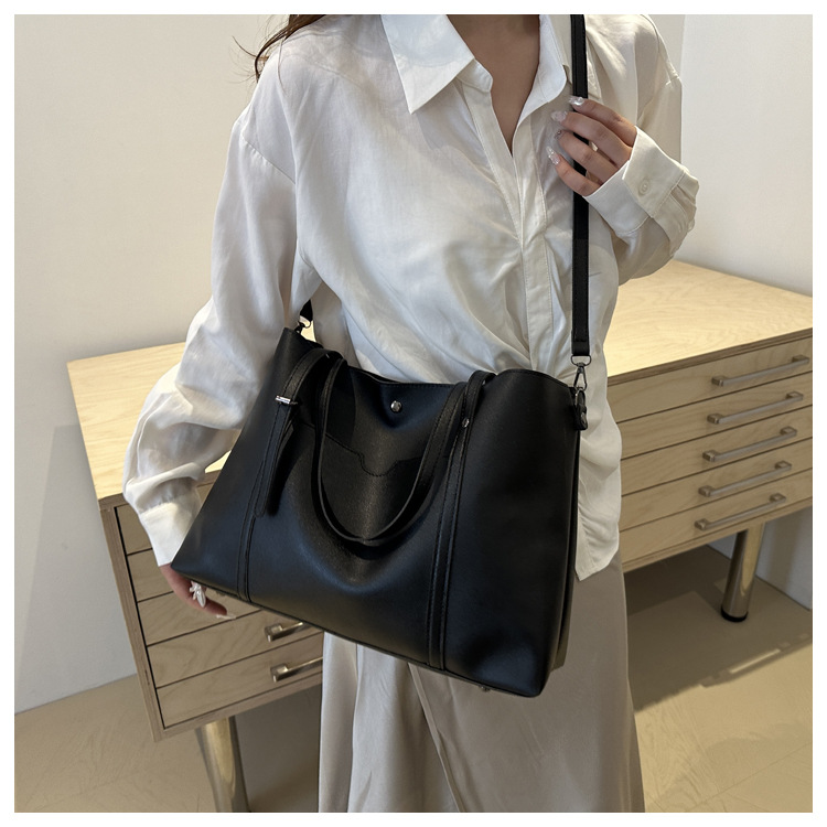 Retro texture commuting solid color simple 2024 autumn new large-capacity single-shoulder bag with a relaxed underarm tote bag undefined