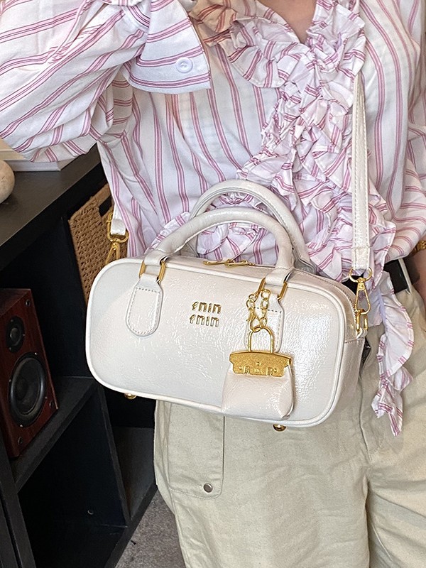 Bolso de bolos de mano popular de este año para mujeres 2026 nuevo sentido transfronterizo de alta calidad de viaje al trabajo mochila de hombro