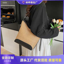 外贸编织草编包大容量2025新款夏季休闲度假单肩斜挎包小众水桶包