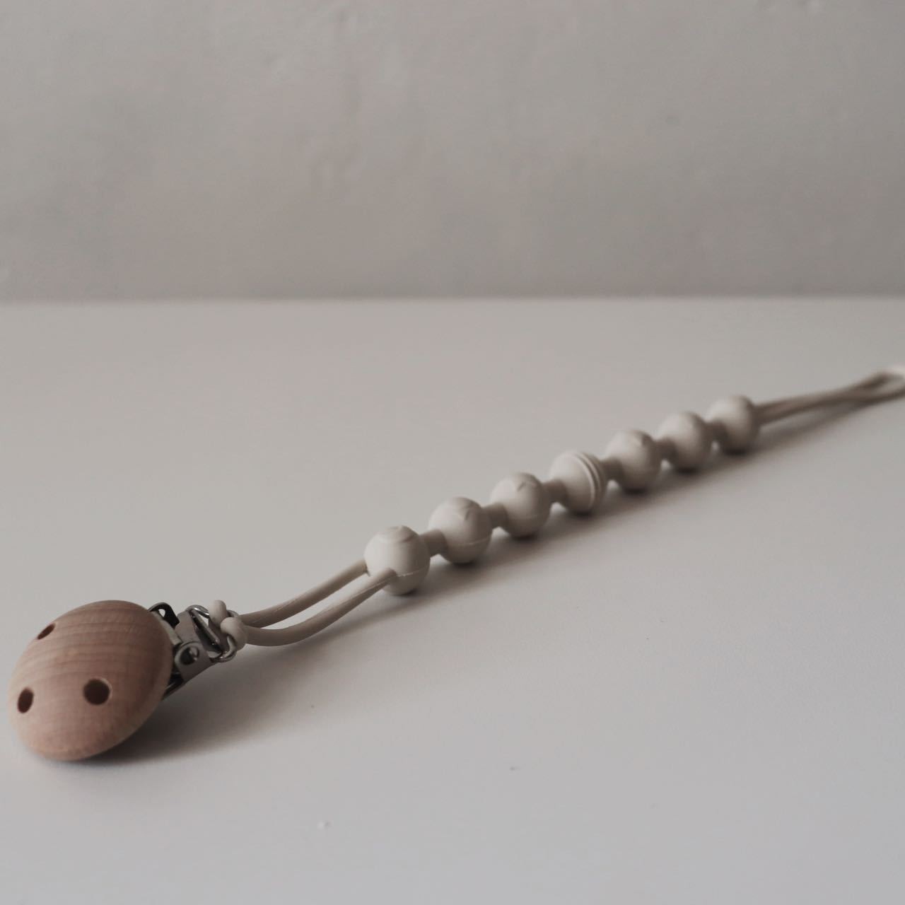 흰색 젖꼭지 체인