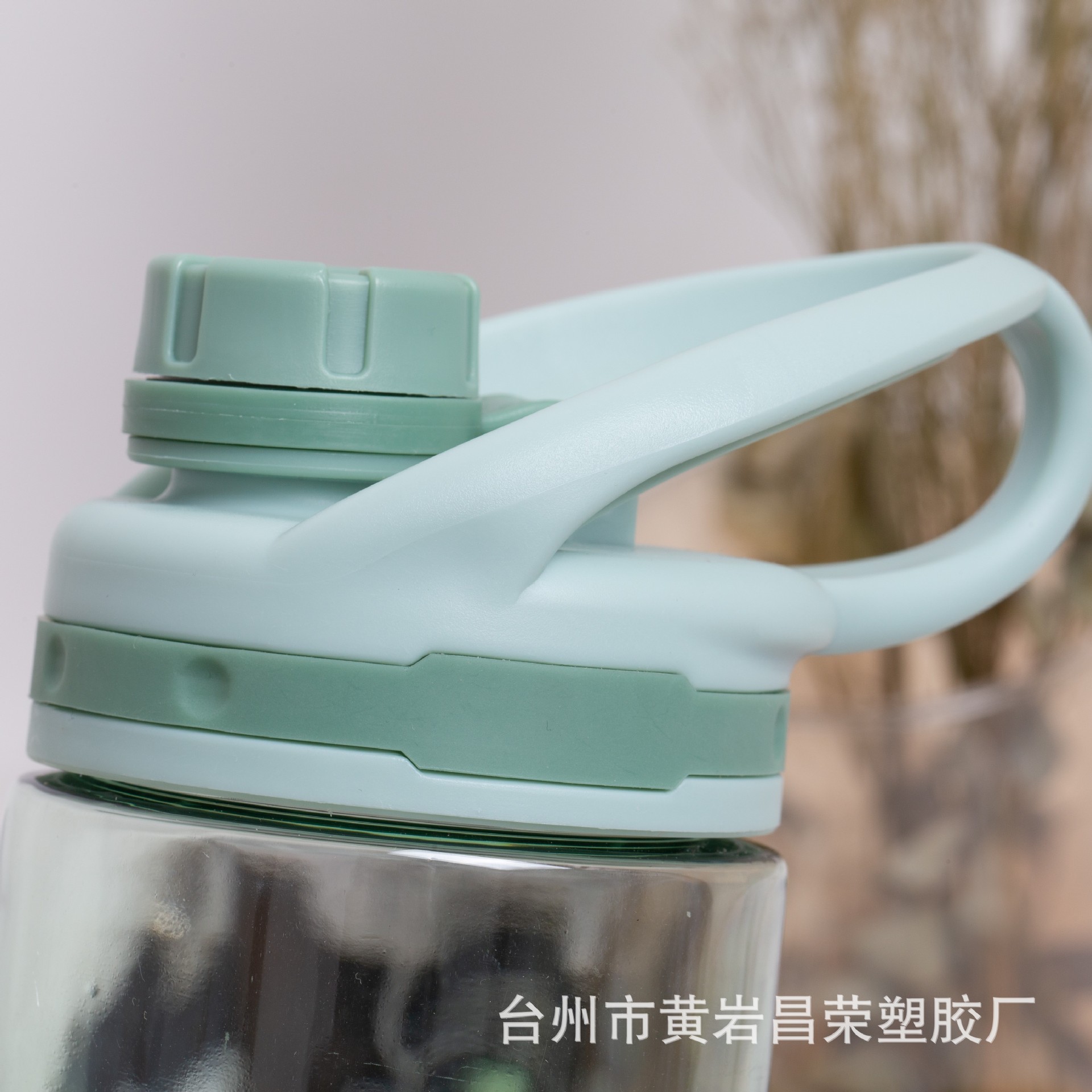 厂家直销密封锁扣防漏随身携带时尚简约潮流韩风网红700ml塑料杯