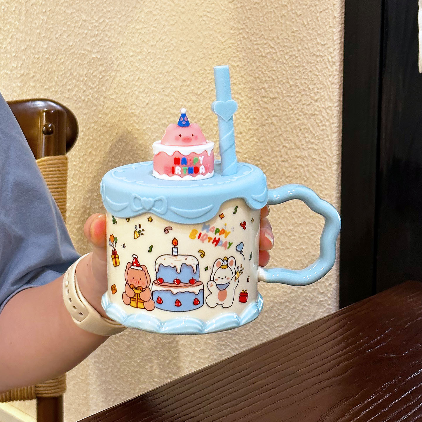 Bonita tarta de cumpleaños de dibujos animados marca taza de agua potable casera taza de paja de oficina de alta cara de taza de cerámica para niñas