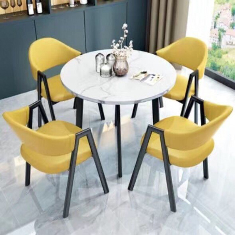 모조 흰색 대리석 테이블 상판 + 검정색과 노란색 가죽 일체형 A 하위 의자