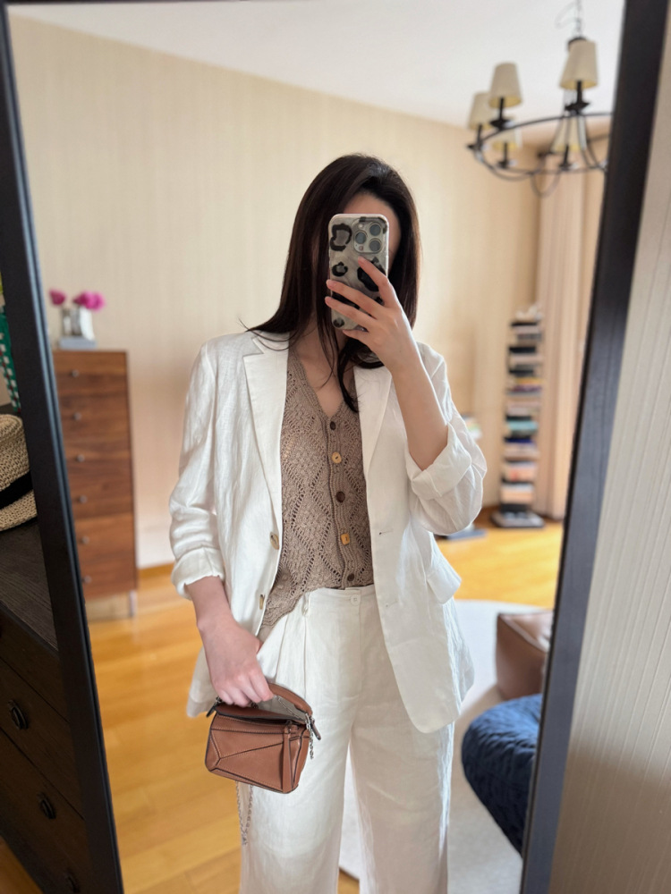 Áo ba lỗ dệt kim cổ V tay loe nữ màu nâu nhạt — nâu