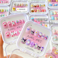 ウェアラブルネイル子供用ショートマニキュアウェアラブル取り外し可能なフェイクネイルパッチかわいい漫画マニキュアコレクション