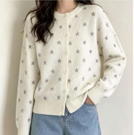 Contrast color star jacquard knitted cardigan for women, autumn 2026 new style, extremely attractive, sweet, age-reducing, casual jacket top Contrast color star jacquard knitted cardigan for women, autumn 2026 new style, extremely attractive, sweet, age-reducing, casual jacket top