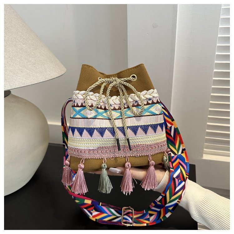 Women's Medium Canvas Geometric Ethnic Style Tassel String Bucket Bag display picture 11