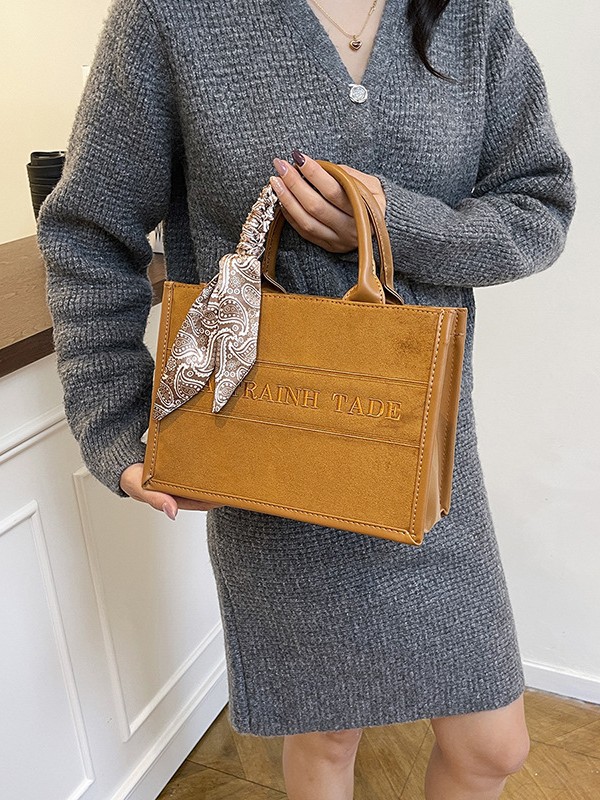 Bolsos de mano de alta textura para mujeres 2025, nuevo tipo transfronterizo de tería retro bordado universal bolso de hombro