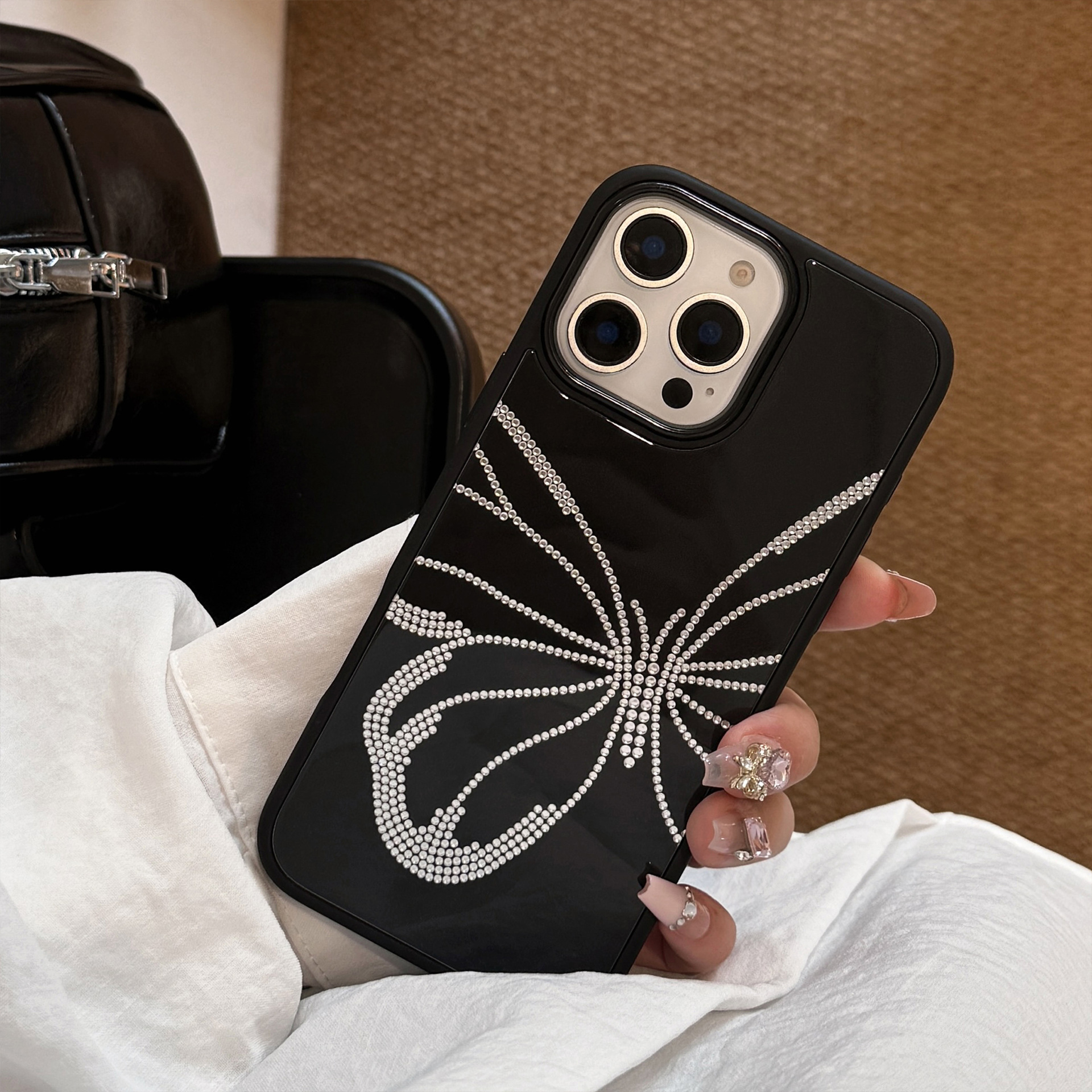 Schützende Handyhülle Mit Goldenem Schmetterling Für Iphone Modelle_voghion.com