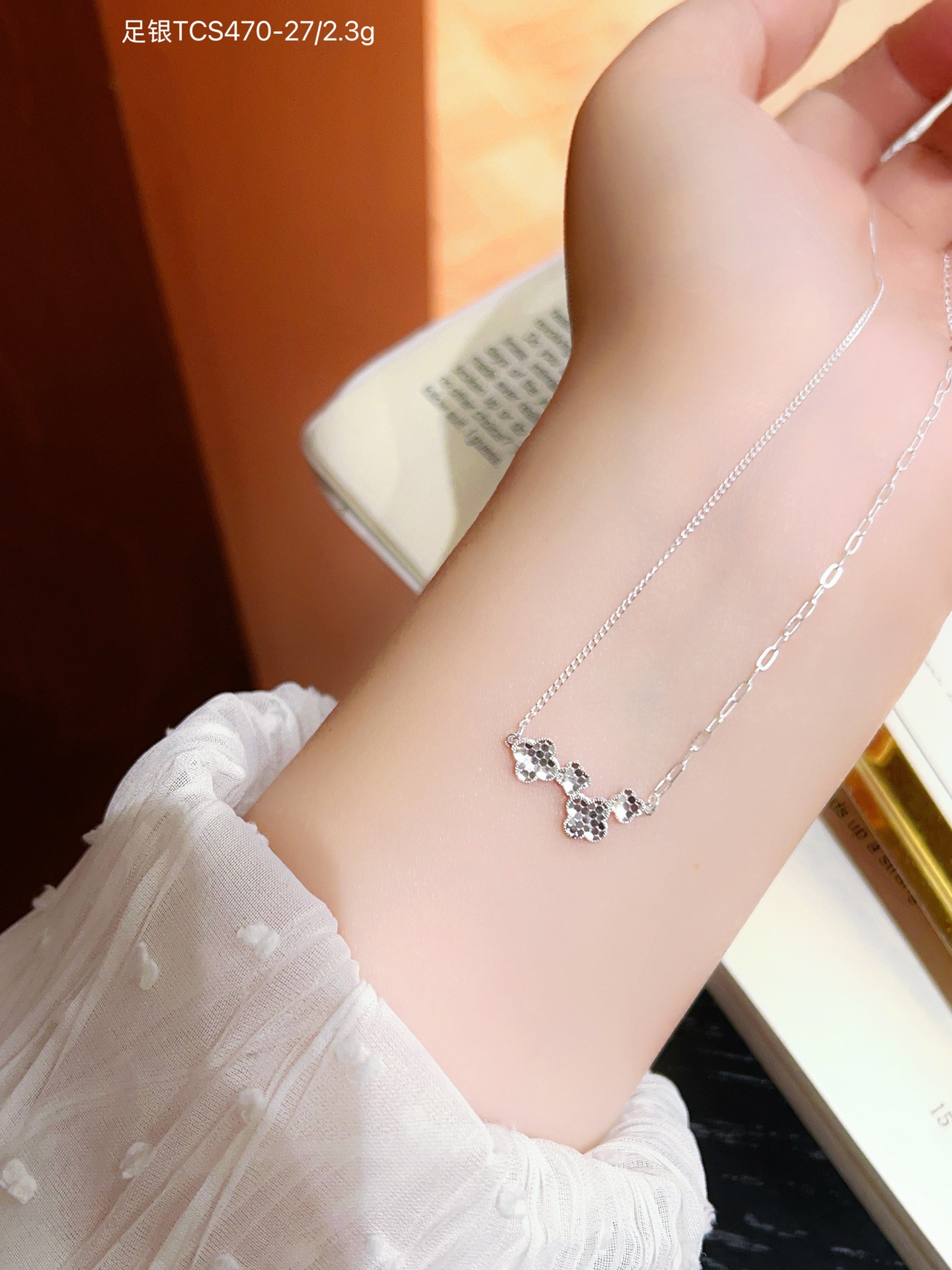 S999 plata esterlina mariposa flange collar de cuatro hojas diseño de nicho femenino de alta calidad lujo ligero cadena de clavícula para regalar a su novia