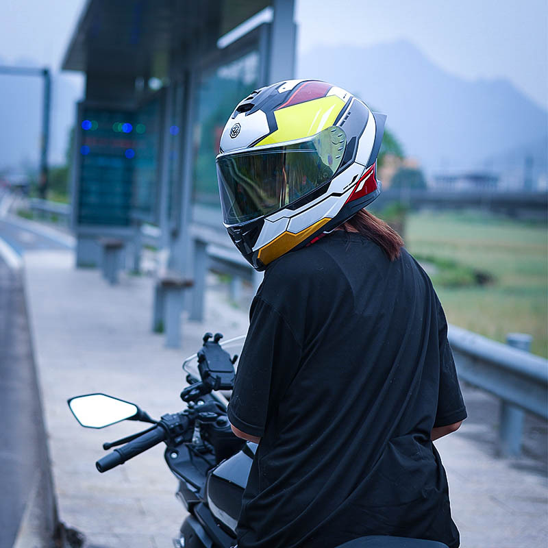 Casco de motocicleta Orz para hombres y mujeres, casco integral de verano con gran alerón trasero para todas las estaciones, certificado por DOT, transfronterizo.