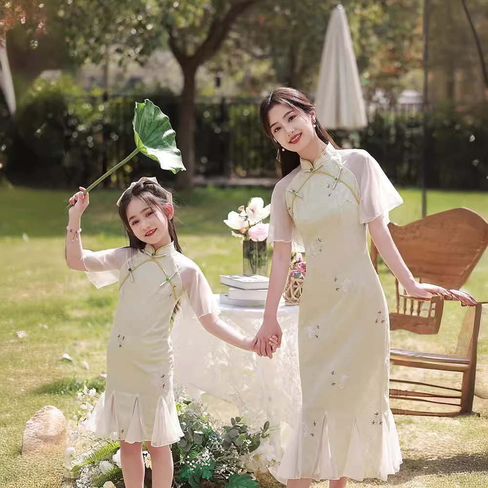 Estrictamente seleccionado 2024 verano nueva ropa transpirable para padres e hijos, gasa de red cheongsam mejorada, ropa de rendimiento de madre e hija de estilo chino, arte