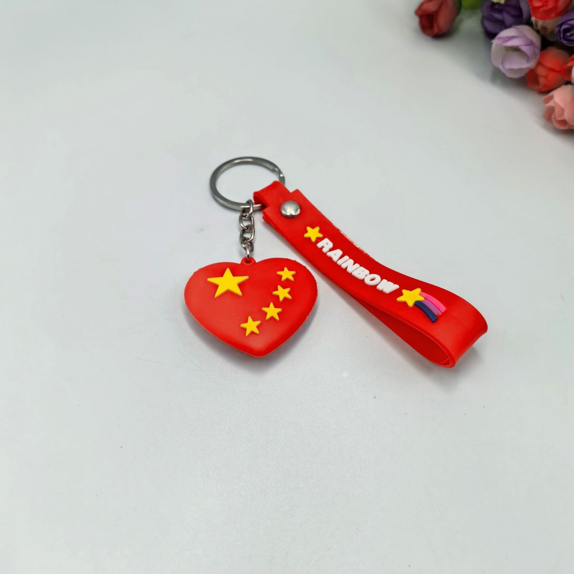 Día Nacional de Año Nuevo Pequeño regalo de amor cinco estrellas bandera roja colgante llavero colgante regalo de recompensa para niños jardín de infantes