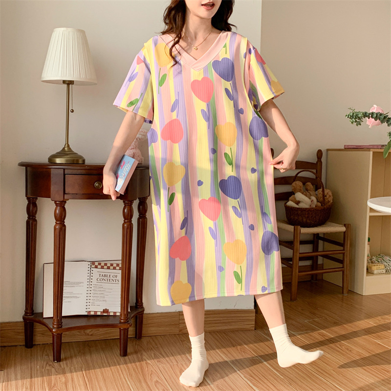 大きいサイズの300斤の月子服の夏の薄いタイプの半袖の妊婦は乳を与えます。