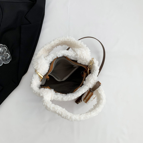 Ins Internet celebrity lamb wool suede handbag women's high-end plush bucket bag versatile single shoulder crossbody bag