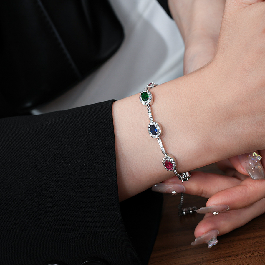 Pulsera de amor solar de circón galvanizado en oro real