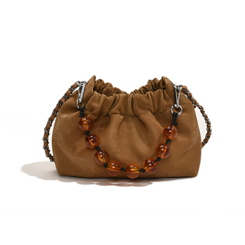 2024 nuevo bolso de perla de moda de mujeres bolso de nube plegado nicho cadena de hombro bolso de cubo