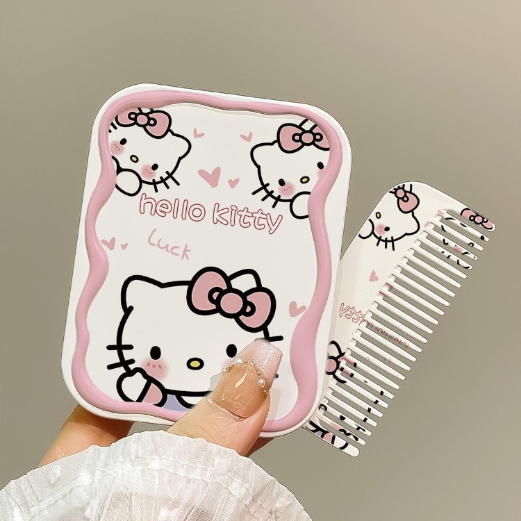Tres gatitos con el mismo espejo + el mismo peine