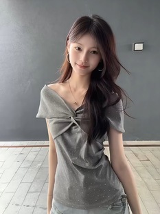 Gray Off-Shoulder Rhinestone Twist Short-Sleeve T-Shirt for Women 2025 New Summer Slim-Fit Versatile Top