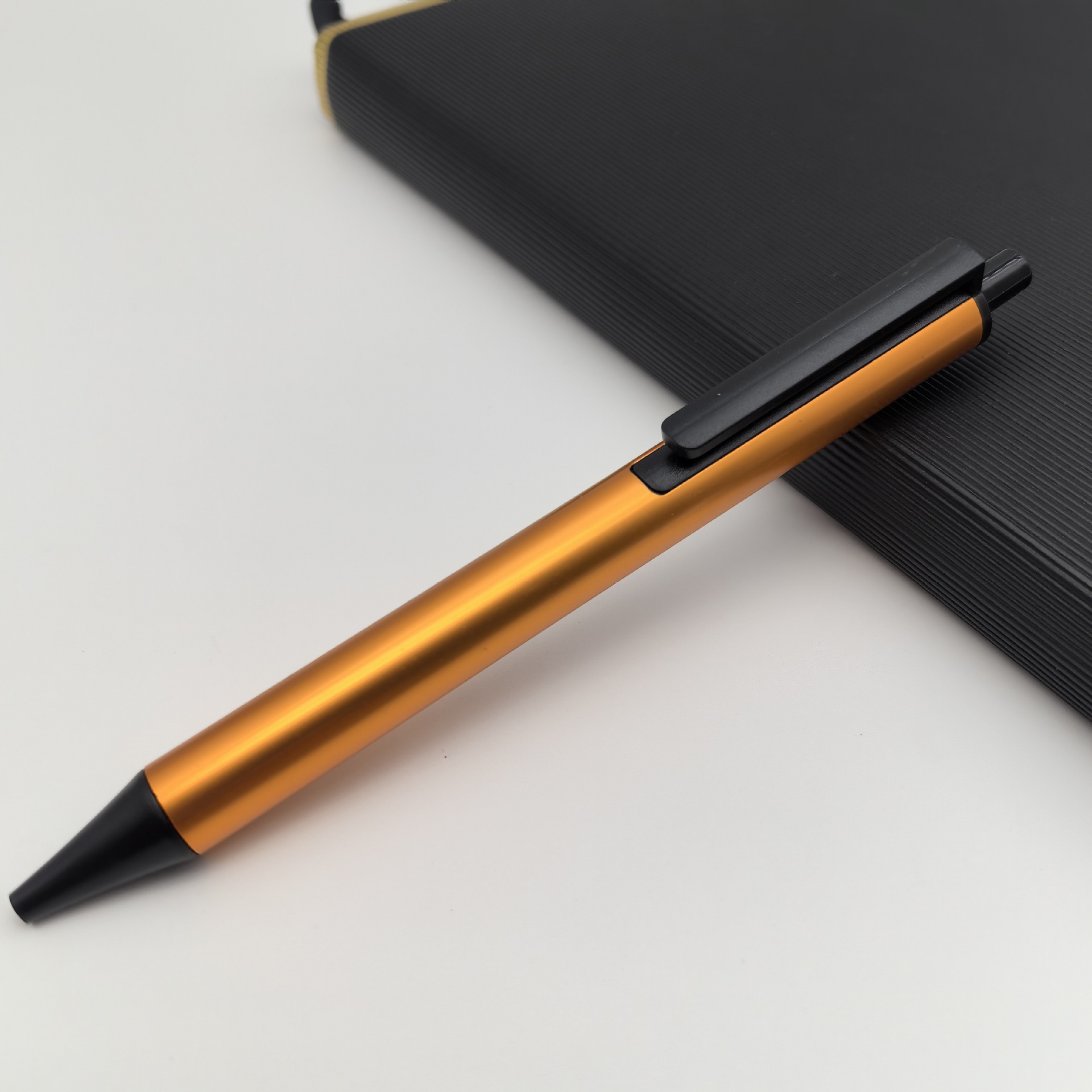 Bolígrafo de metal personalizado barra de aluminio colorido bolígrafo comercial puede ser logotipo láser publicidad publicitaria bolígrafo regalo al por mayor