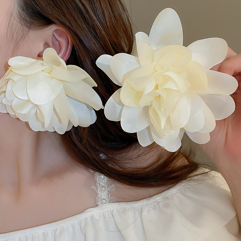 Pendientes de malla de pétalo de dopamina Pendientes de estilo de vacaciones junto al mar de estilo nuevo estilo caliente Pendientes de temperamento exagerado de todo fósforo al por mayor