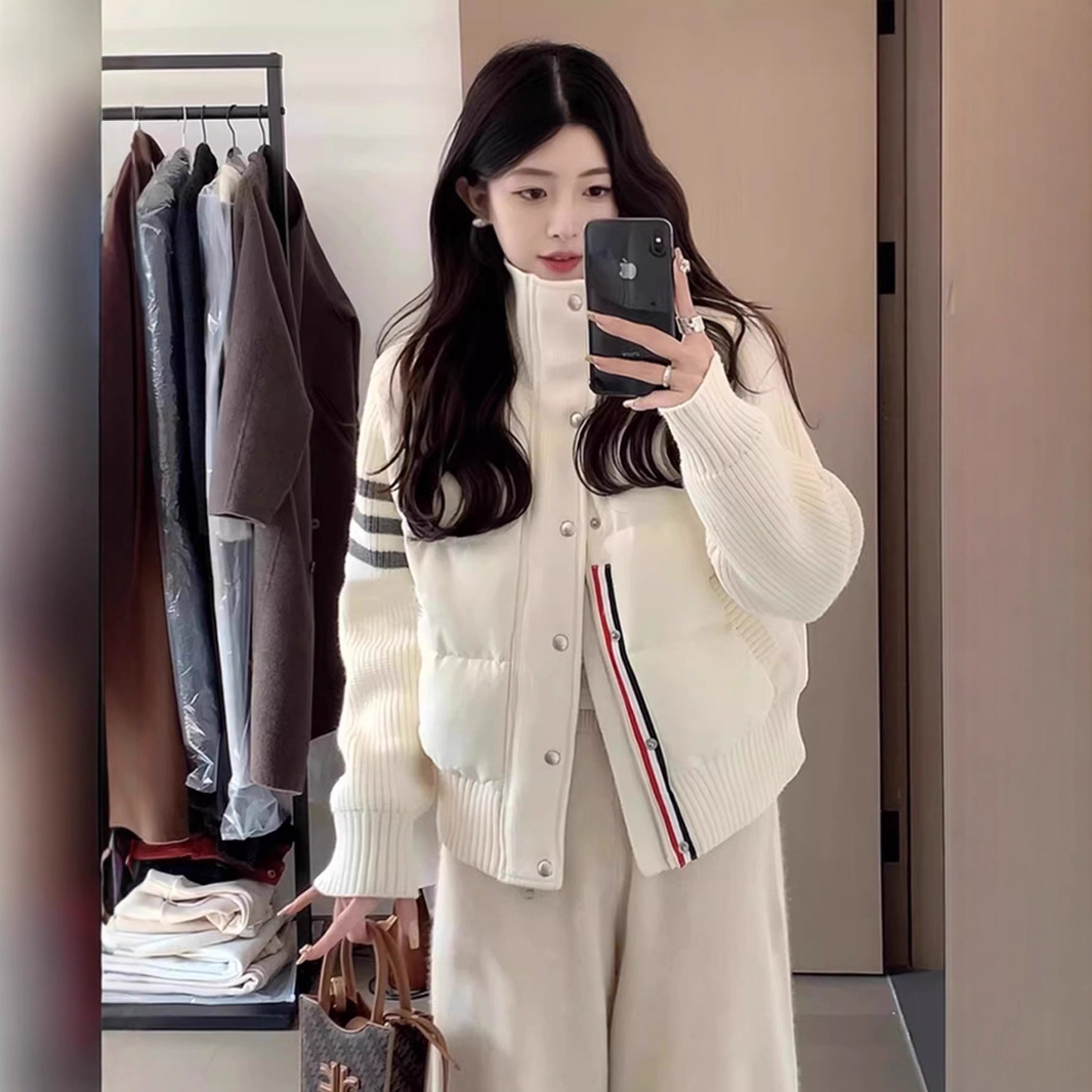 유럽 역 스티칭 니트 스탠드 칼라 안티 시즌 다운 재킷 여성의 짧은 2024 새로운 겨울 코트 트렌디