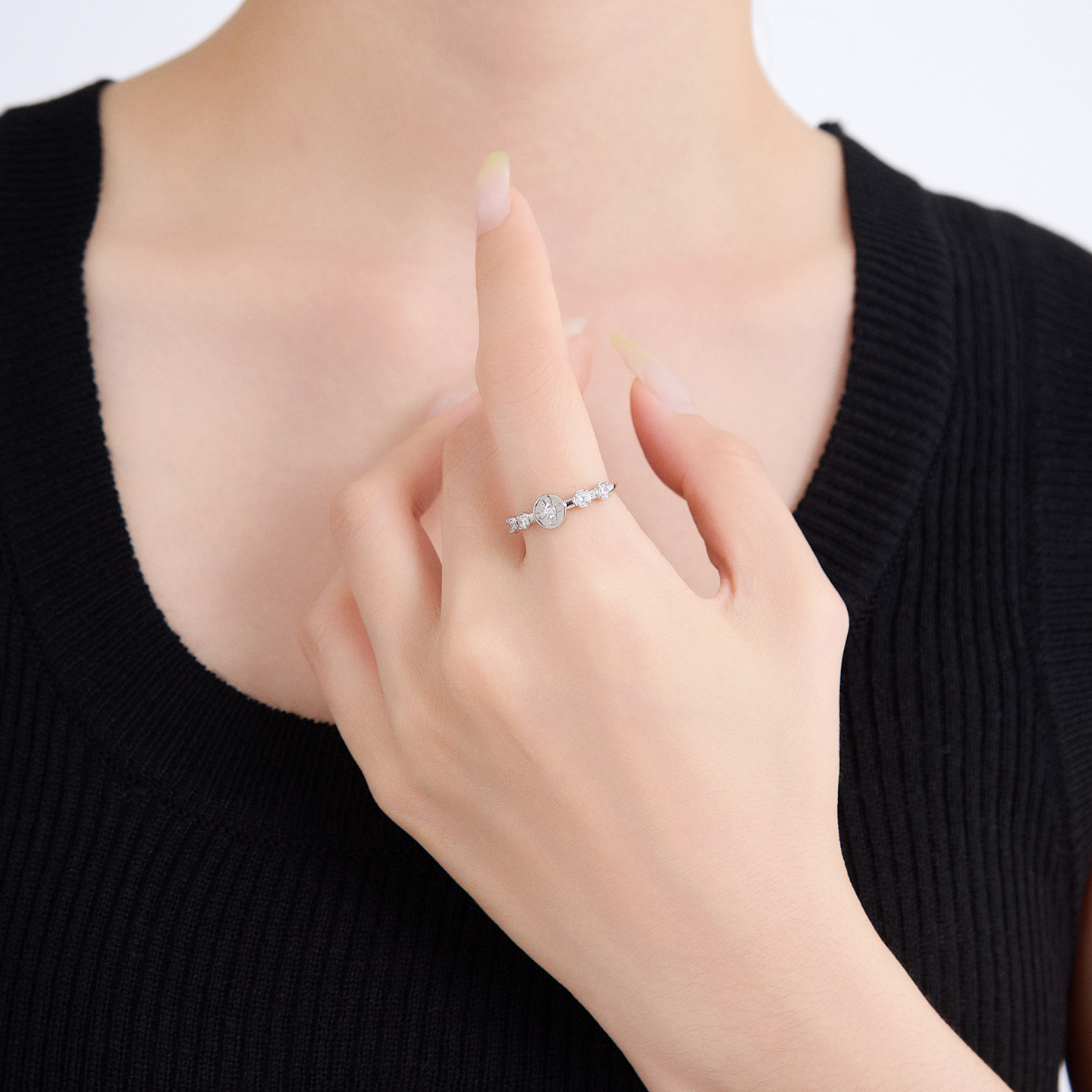 Xuping nicho de moda personalidad anillo de cruz hueco diseño de aleación de cobre chapado blanco simple sin género anillo