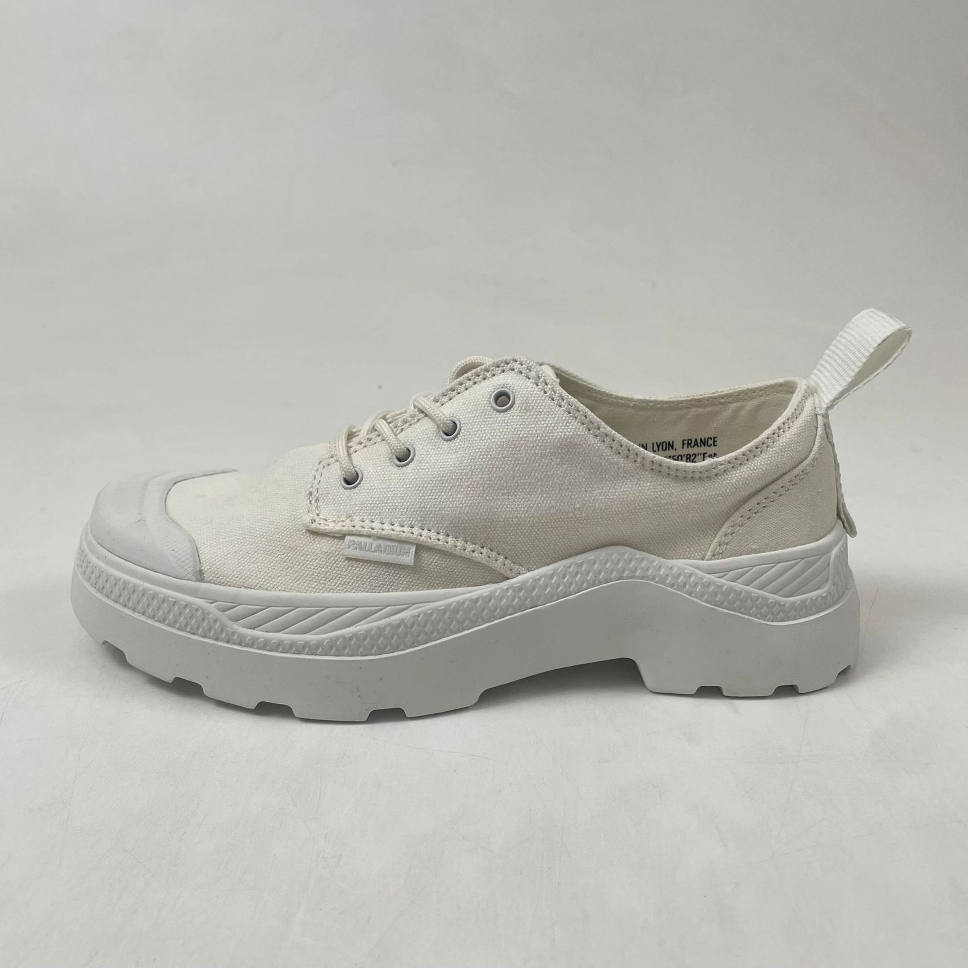 女鞋经典帆布鞋户外时尚休闲鞋(瑕疵发黄清仓)