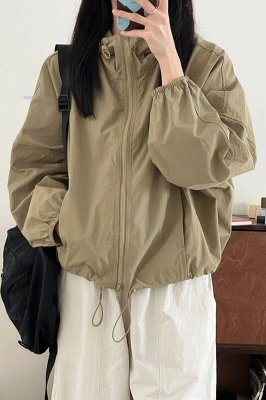 卡其色短款登山服冲锋衣外套女春秋秋季薄款防风工装夹克运动上衣|undefined