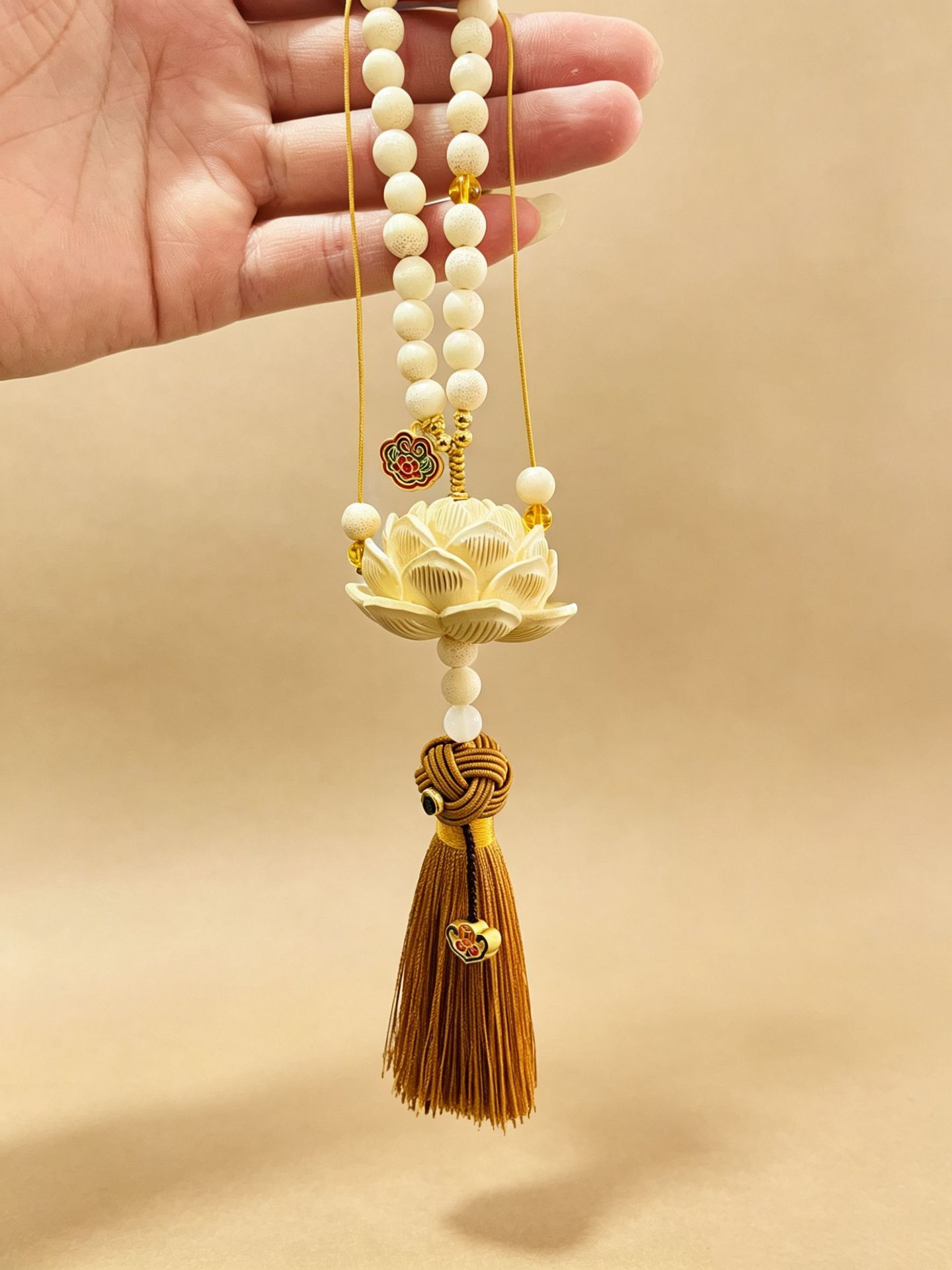 Wholesale Finely Carved Boxwood Lotus High-End Car Hanging Ornaments, Car Decorations for Men and Women, Safe and Protective In-Car Pendants