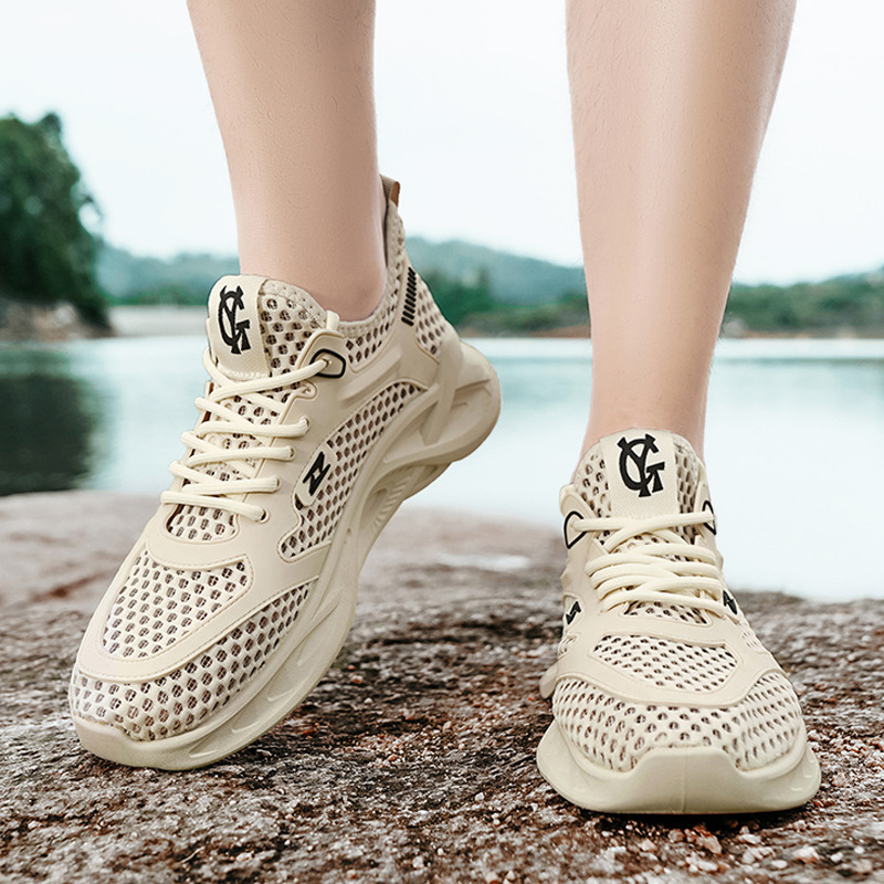 Fashionable capacious breathable low casual climbing sneakers