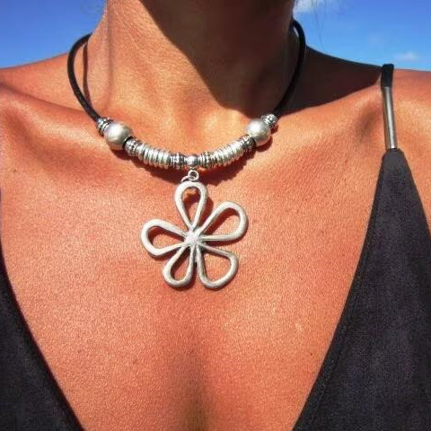 Daily Occasion 1 Piece Retro Flower Alloy Handmade Women's Pendant Necklace