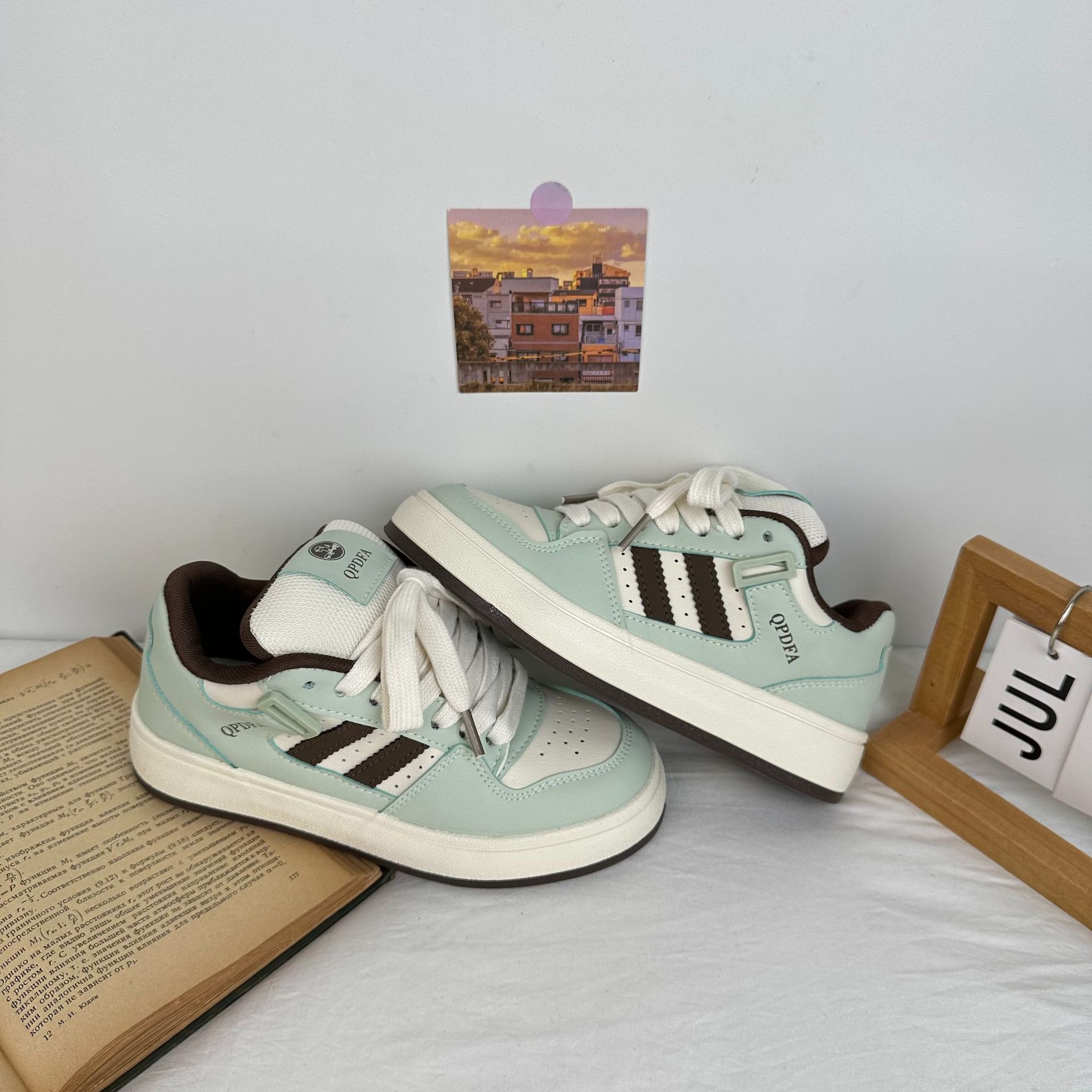 Yuanbo 2024 otoño zapatos de tabla de corte bajo para estudiantes versión coreana de todo fósforo nicho zapatos blancos de moda para mujer image 10