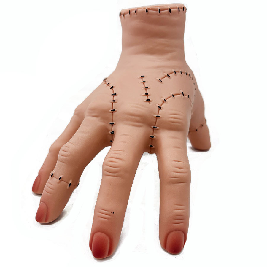 수요일에 잘린 손