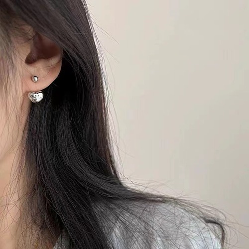 Fashionable two-wear back-hanging heart-shaped earrings, niche design, peach heart earrings, light luxury, minimalist, high-end ear accessories.
