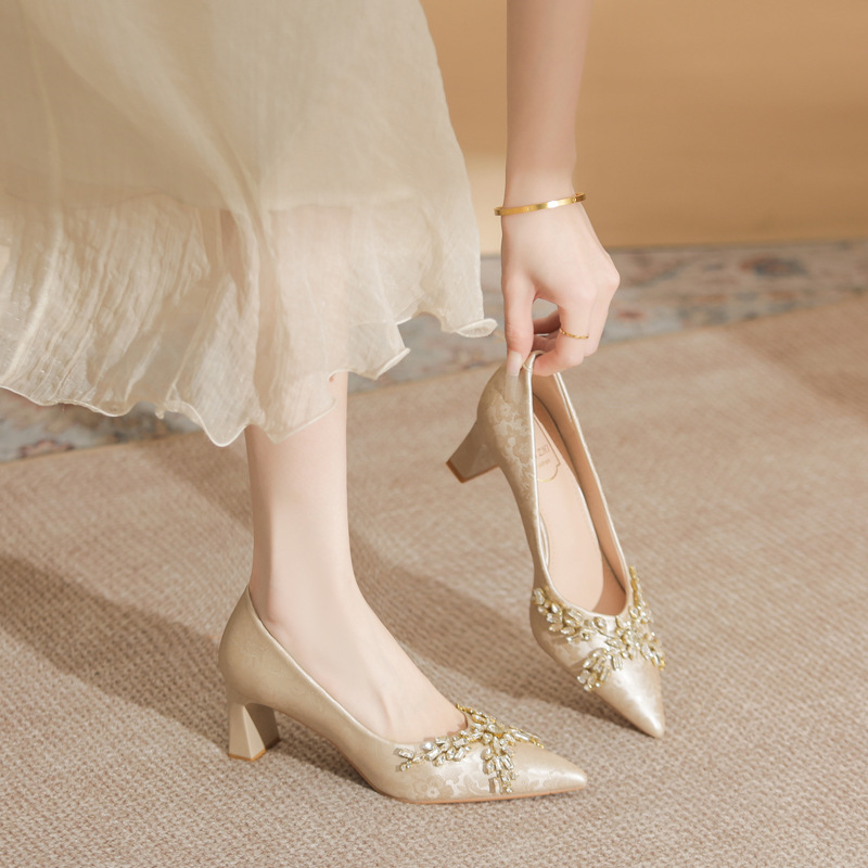 688-21 New Chinese High Heels Women's High-end Sense 2025 Summer New Pointed Thick Heel Not Tired National Style Single Shoes