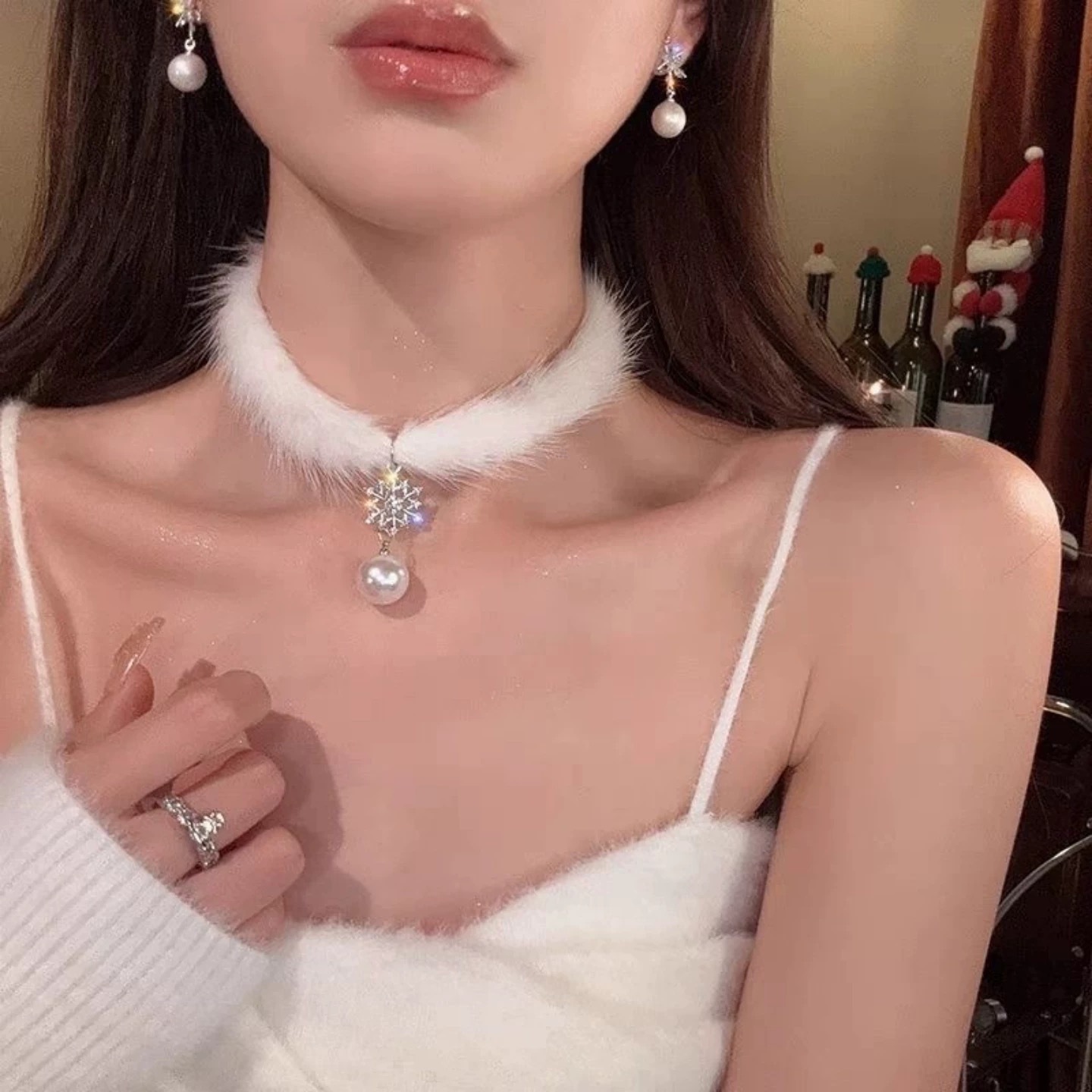 First Snow Date~ Feather Snowflake Pearl Necklace for Women, Winter Fairy-Like Plush Choker, High-End Christmas Neck Chain