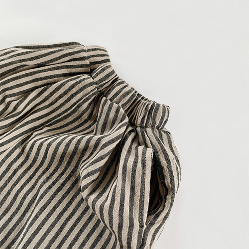 Children's cotton and linen vertical striped shorts 2024 summer Japanese and Korean personalized casual carrot pants for children's forest style trendy children's clothing